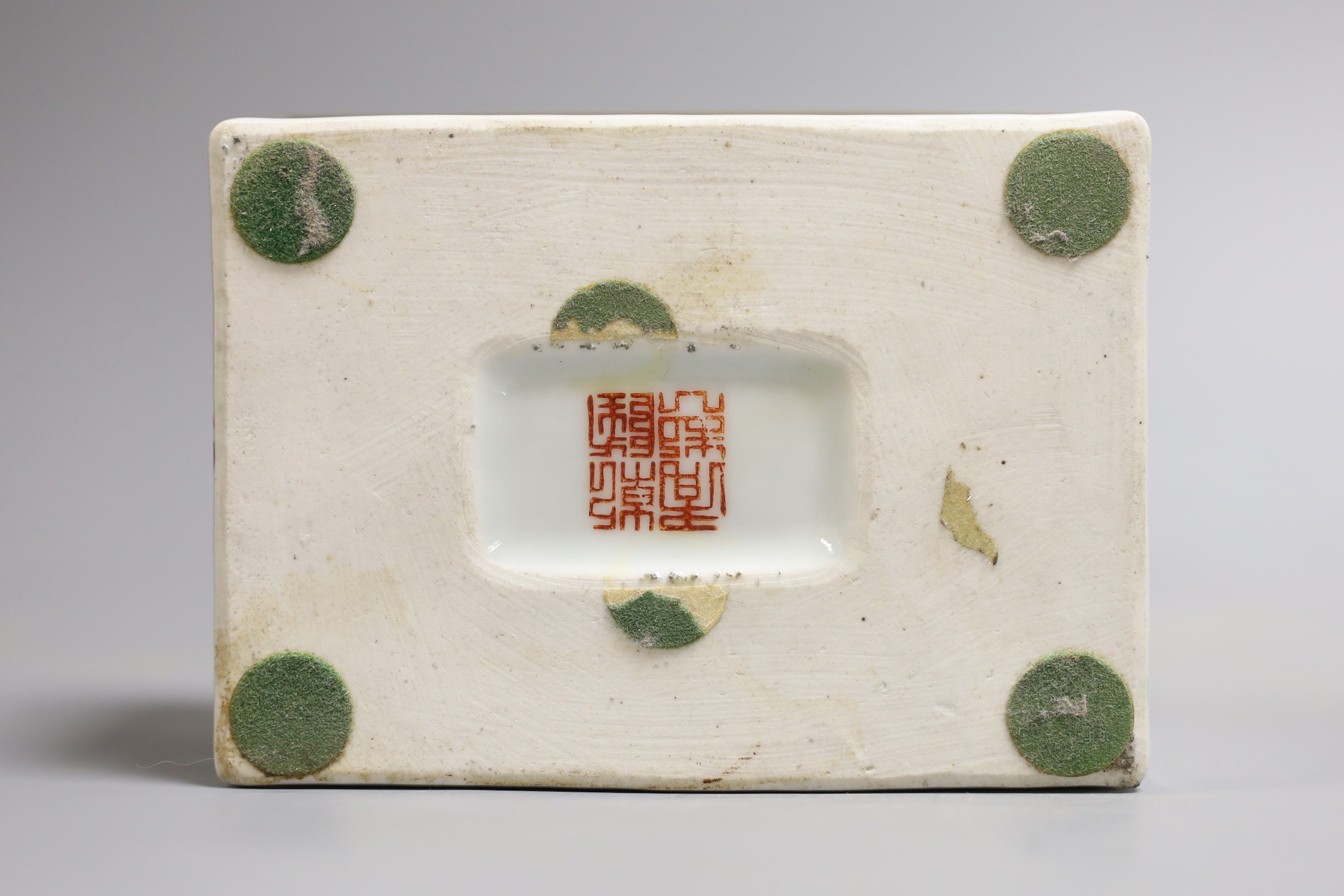 A Chinese famille rose porcelain box and cover, Republic period 12cm wide, marked to base